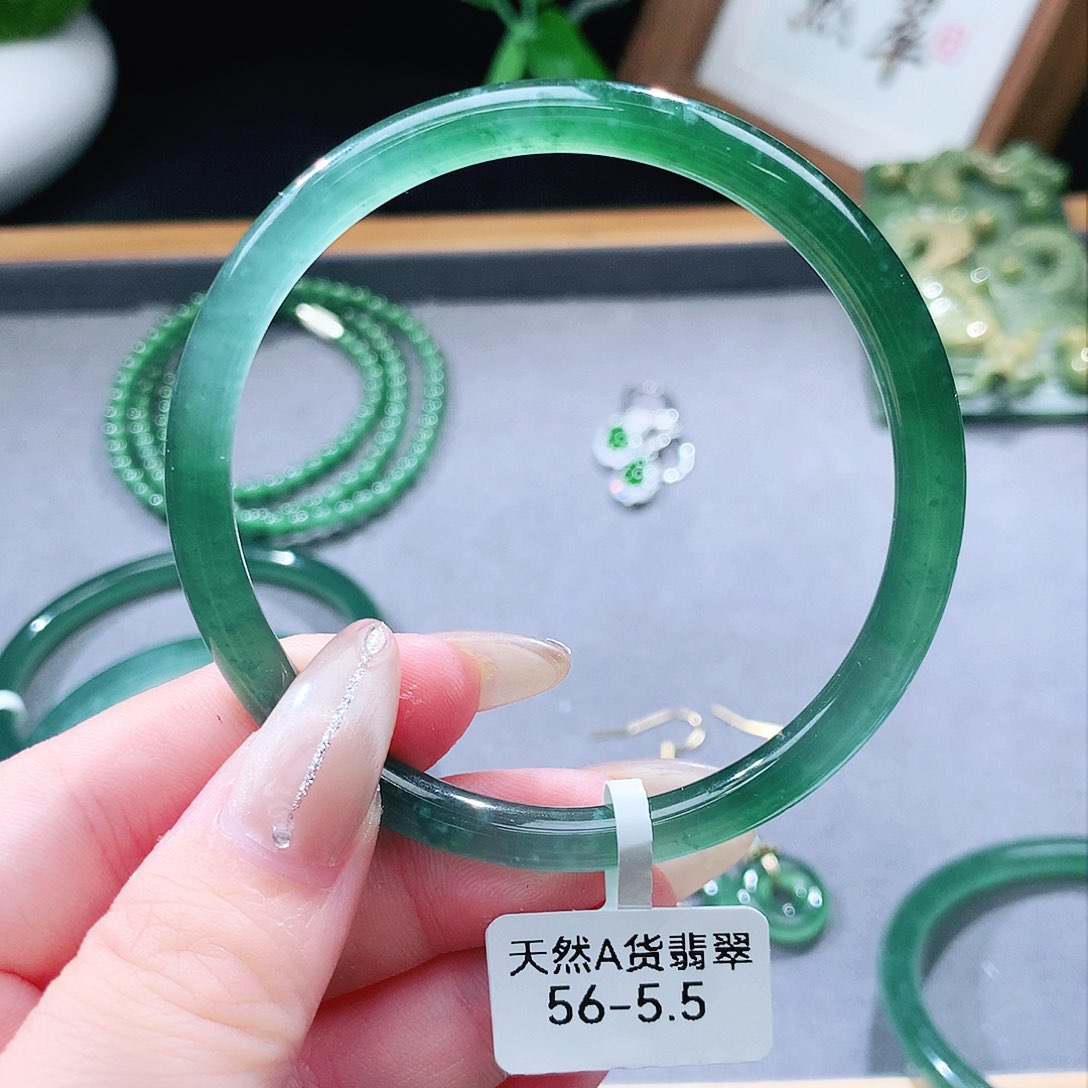 翡翠手镯（圆镯）未镶嵌