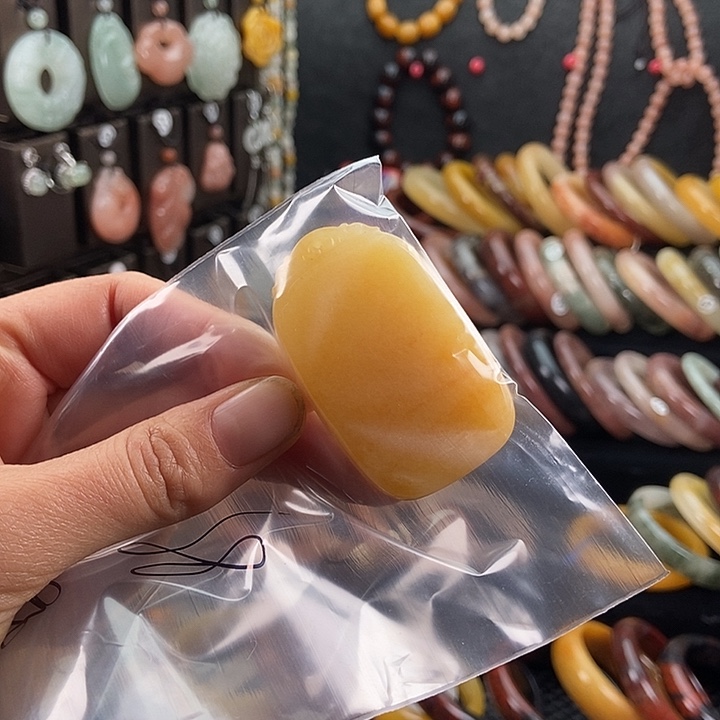 梦***海石英质玉未镶嵌手镯