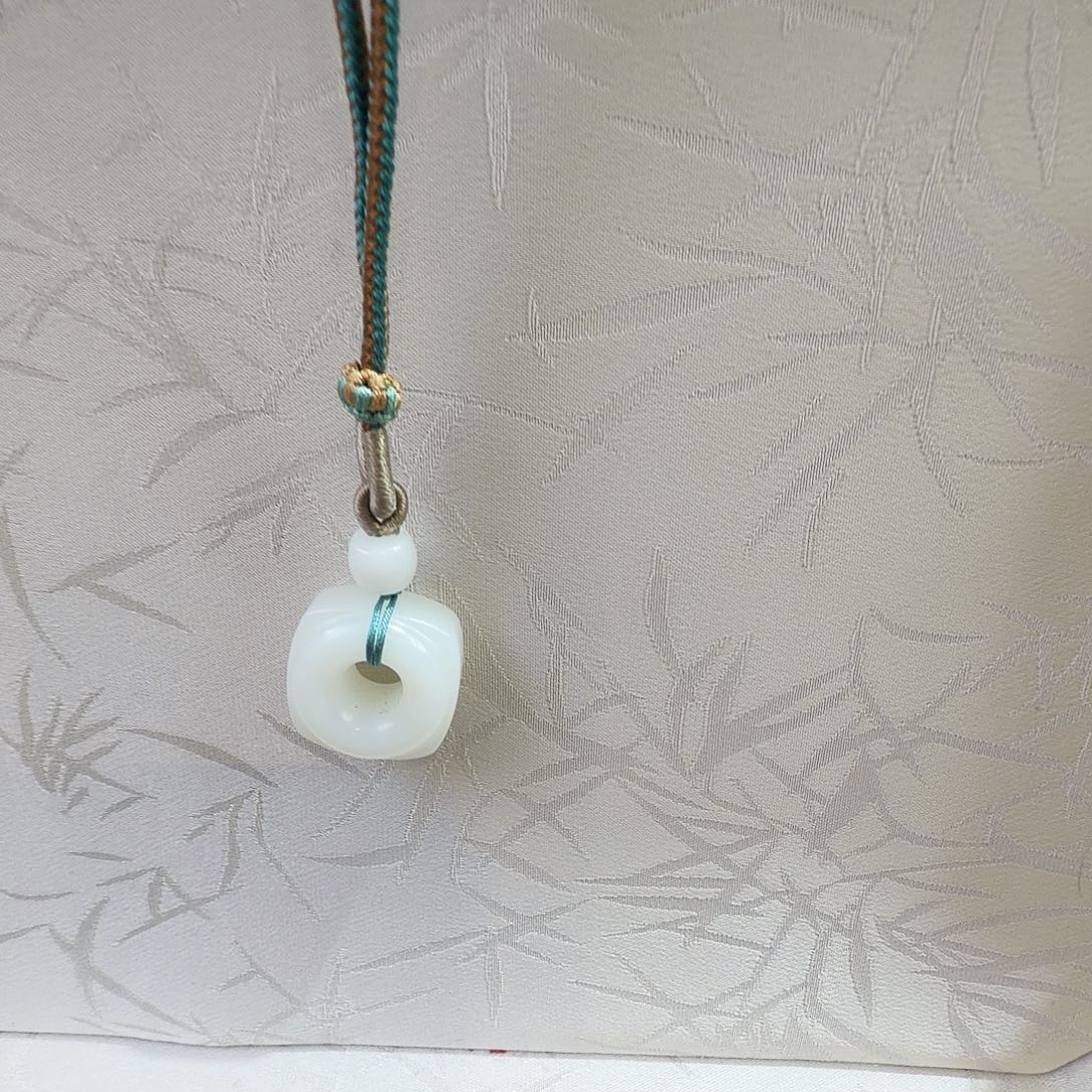 南***.和田玉未镶嵌颈饰