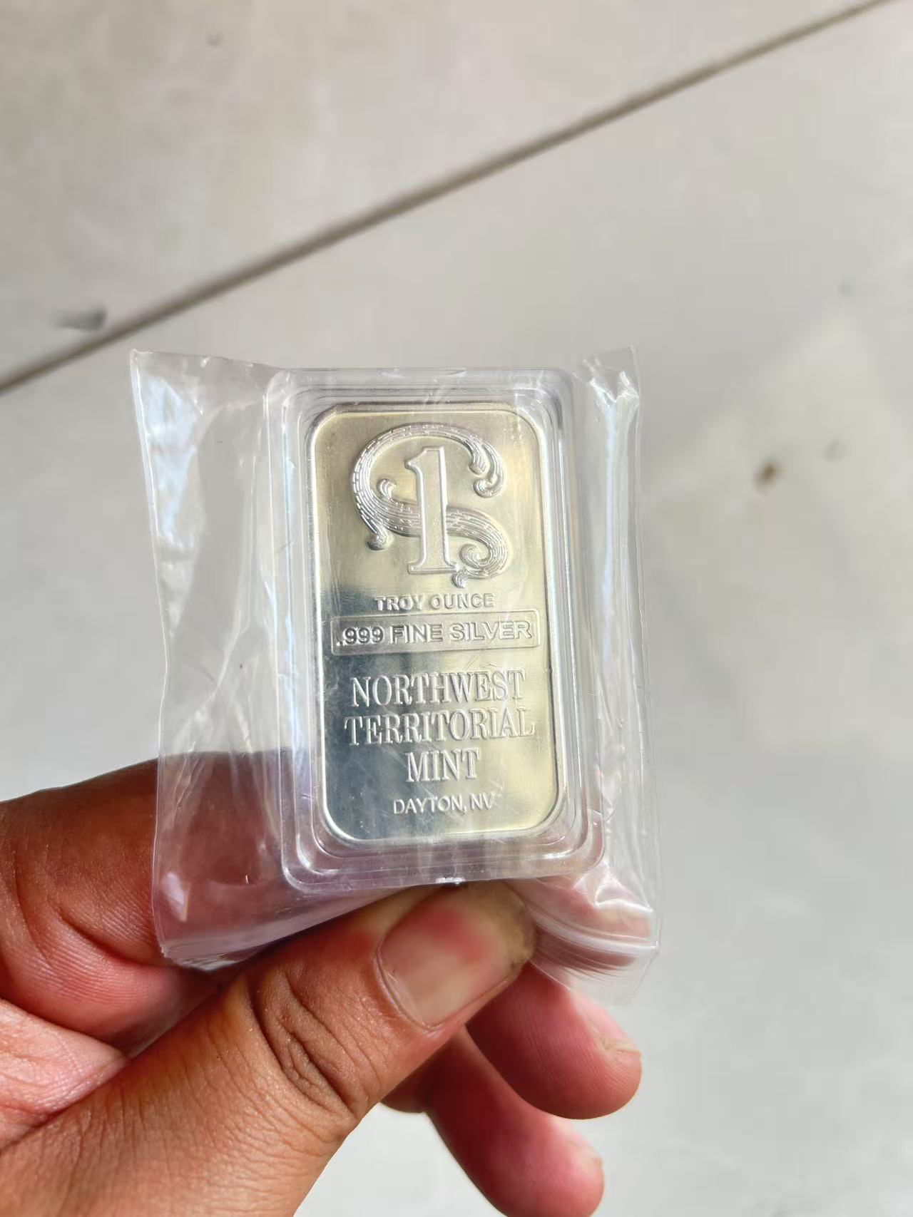 至臻金典首饰适合作为礼品收藏吊坠m27