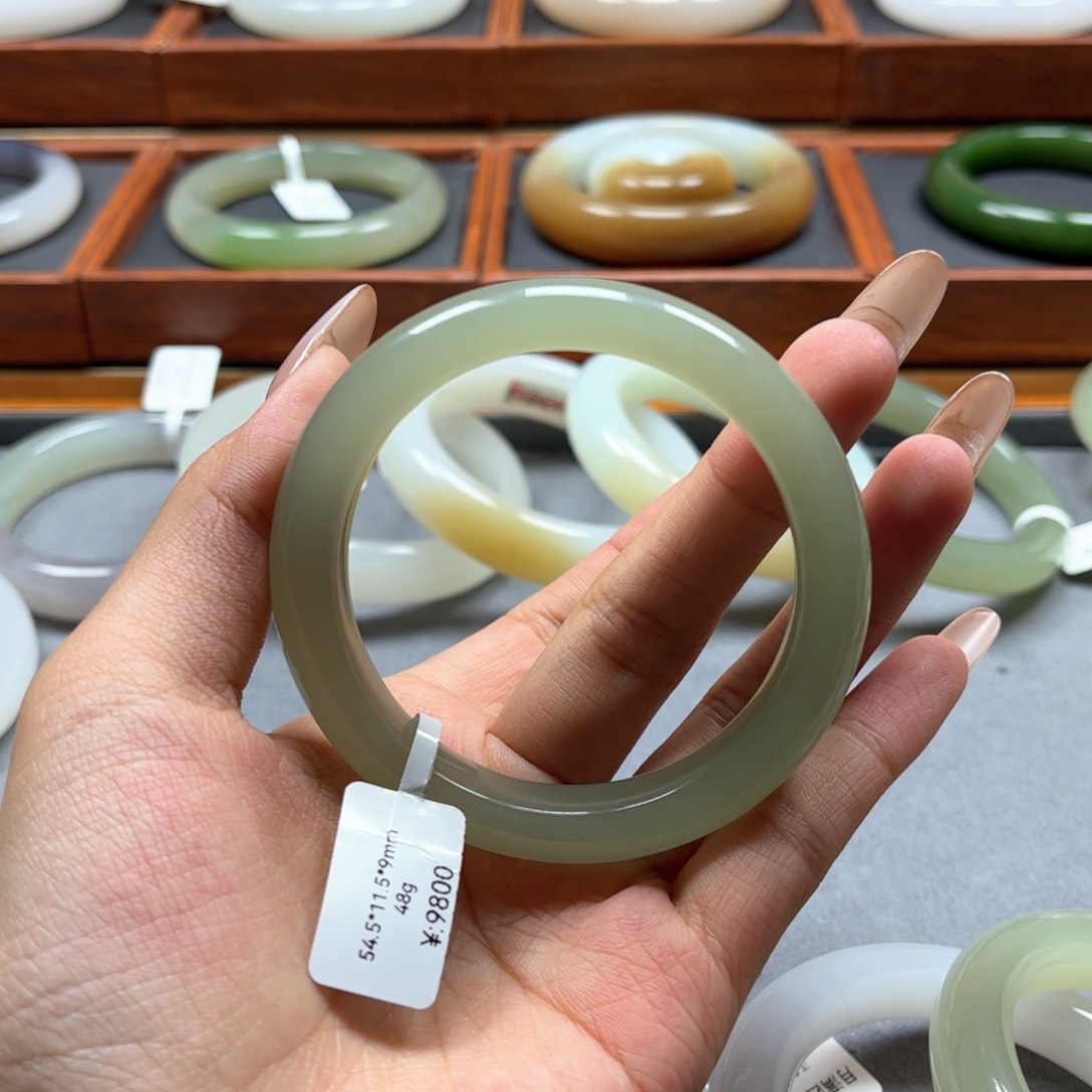 和田玉手镯未镶嵌