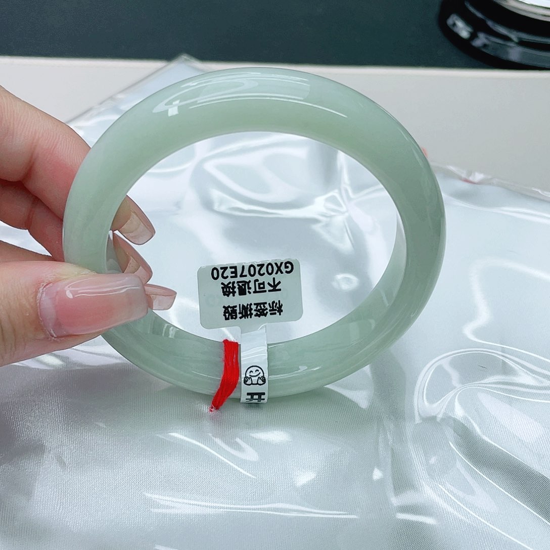 翡翠手镯未镶嵌正61