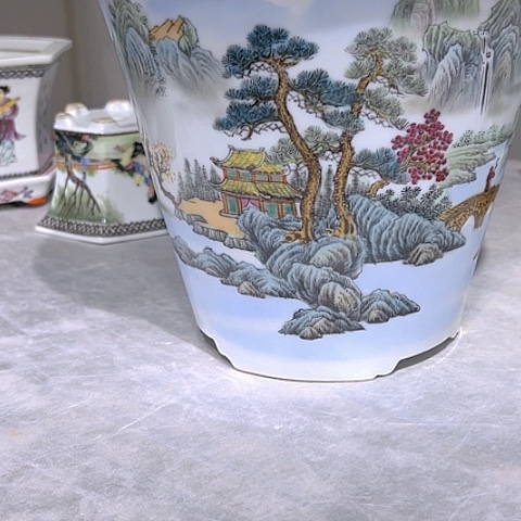 摆件明**后粉彩山水陶瓷
