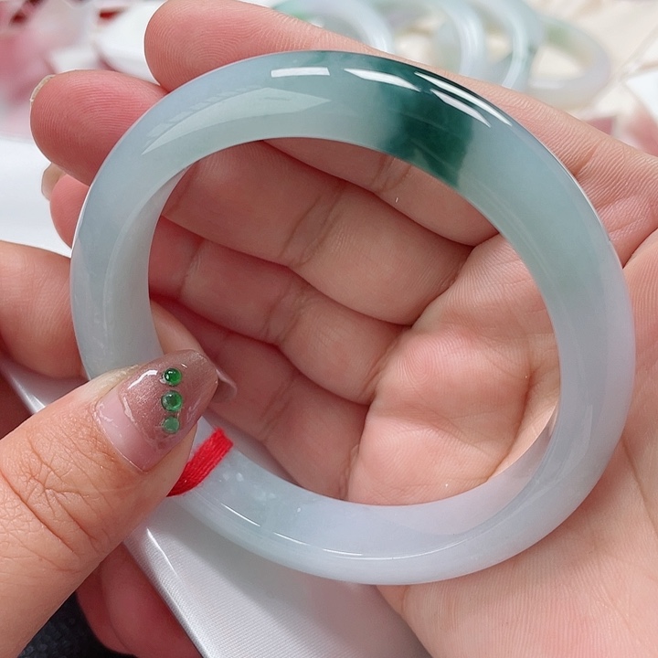 翡翠手镯（圆镯）未镶嵌缅甸翡翠手镯61圈