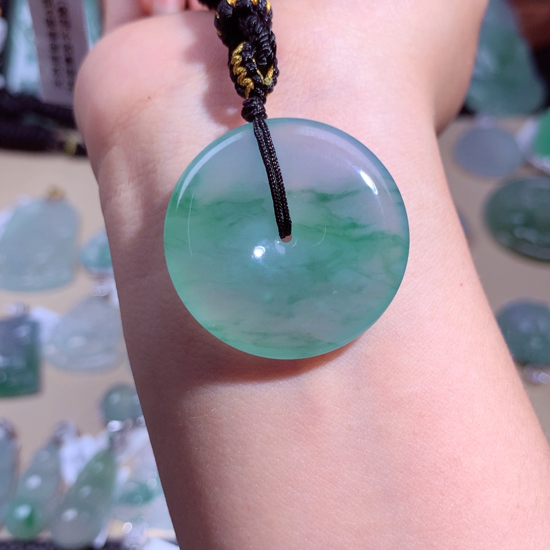 翡翠未镶嵌颈饰31.6×6