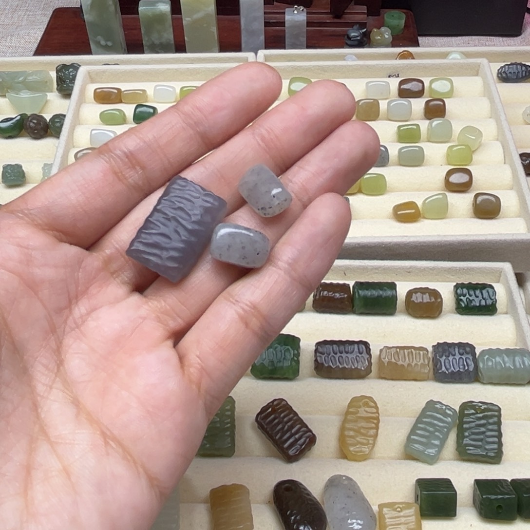 魁***君和田玉未镶嵌珠宝半成品