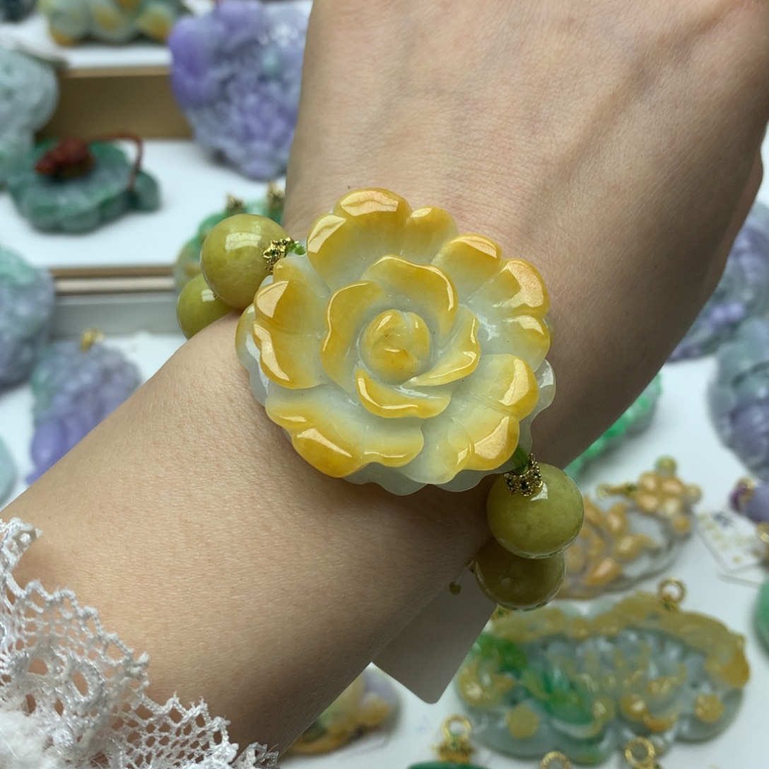 翡翠颈饰未镶嵌翡翠