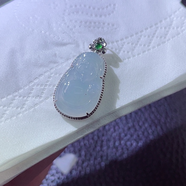 翡翠颈饰18K金镶嵌翡翠