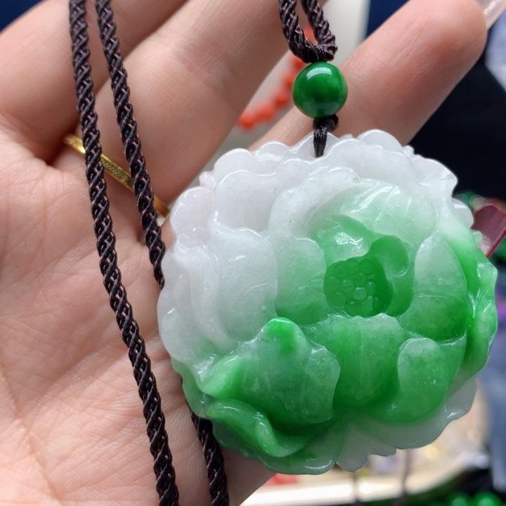 翡翠颈饰未镶嵌吊坠