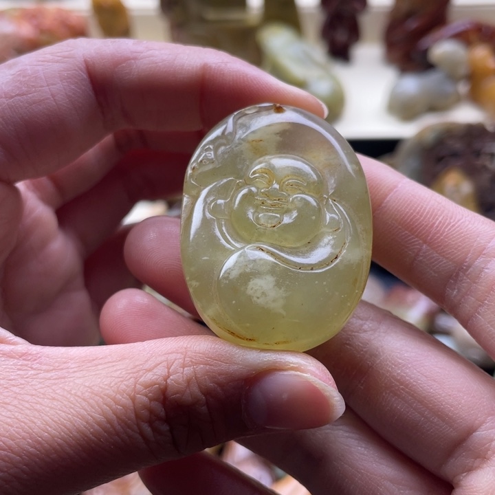 蛇纹石玉未镶嵌颈饰