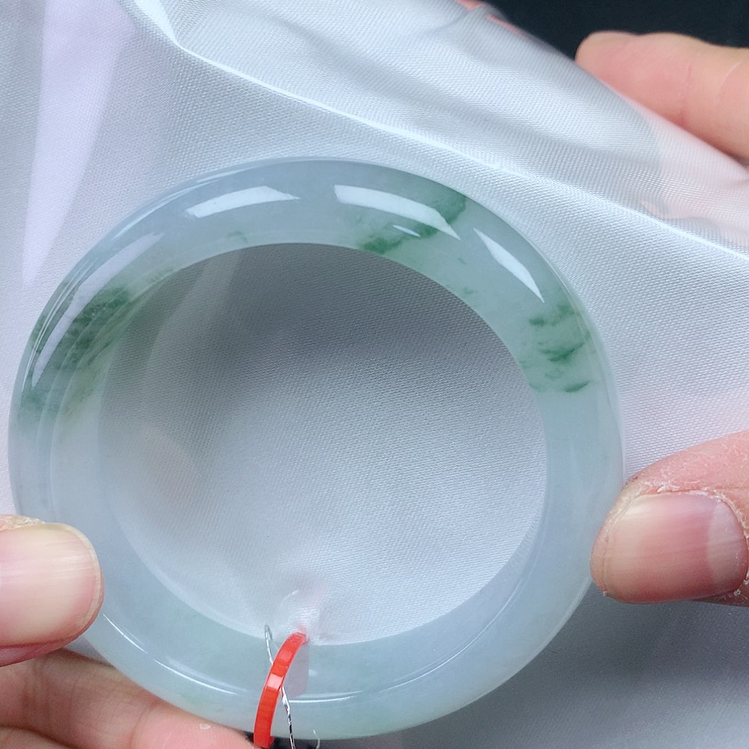 翡翠手镯未镶嵌56贵