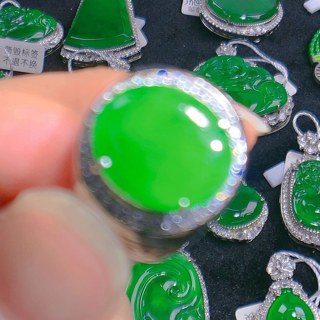 翡翠颈饰银S925镶嵌戒指