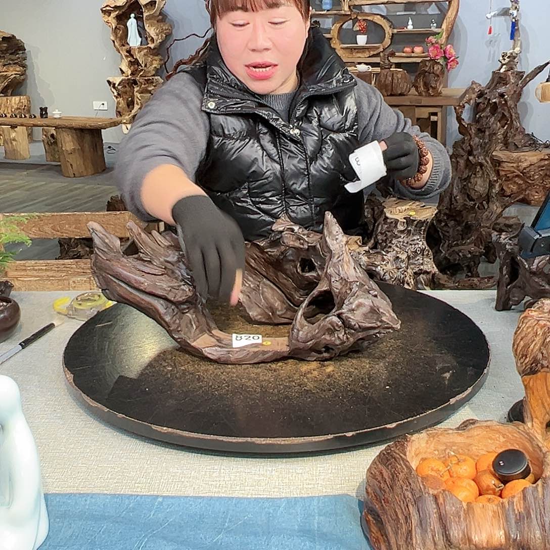 木啊****哦820Gjngjjhhbbv