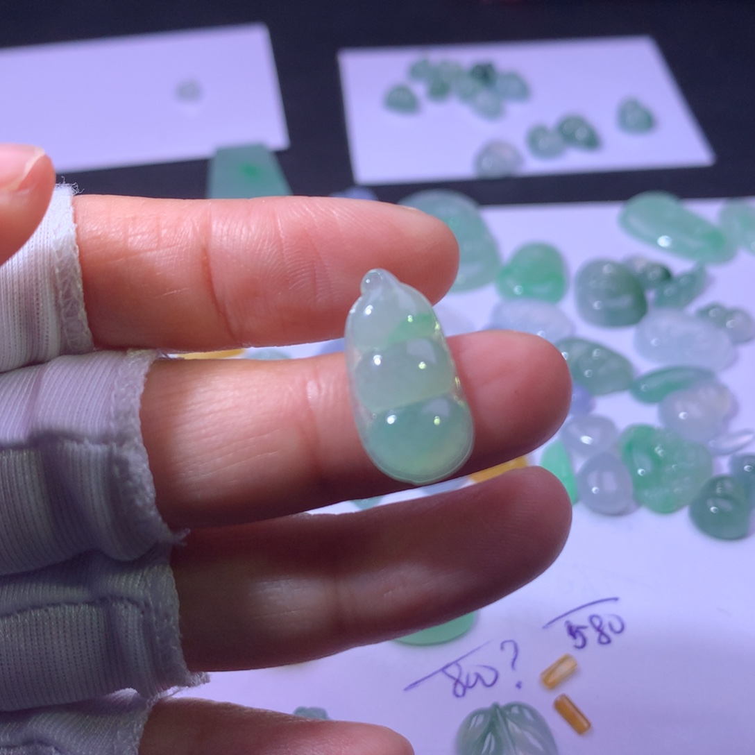 翡翠未镶嵌耳饰豆