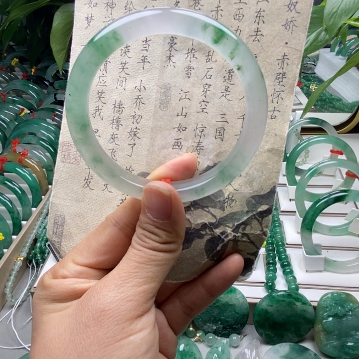 石英质玉未镶嵌手镯