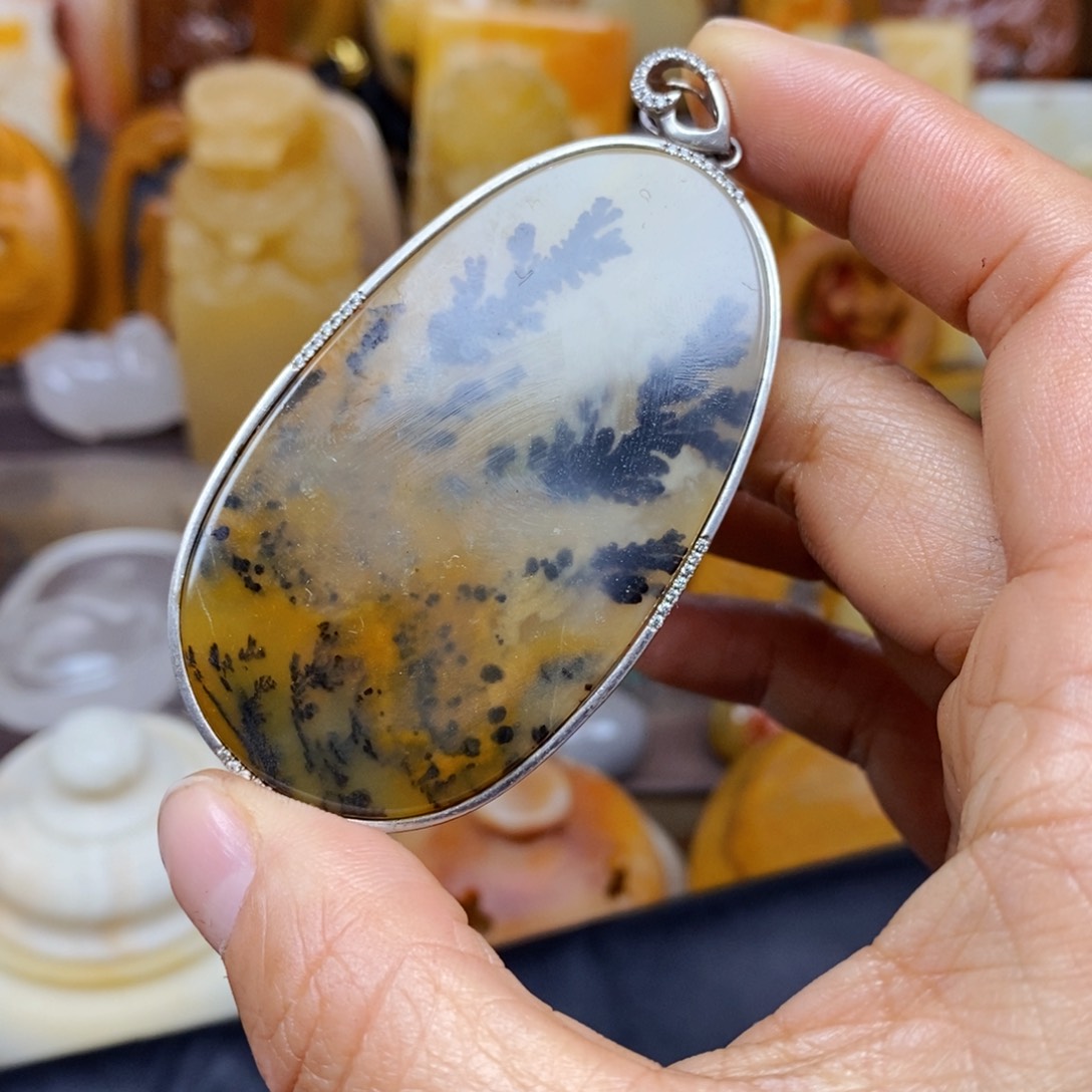 石英质玉（黄龙玉）颈饰未镶嵌