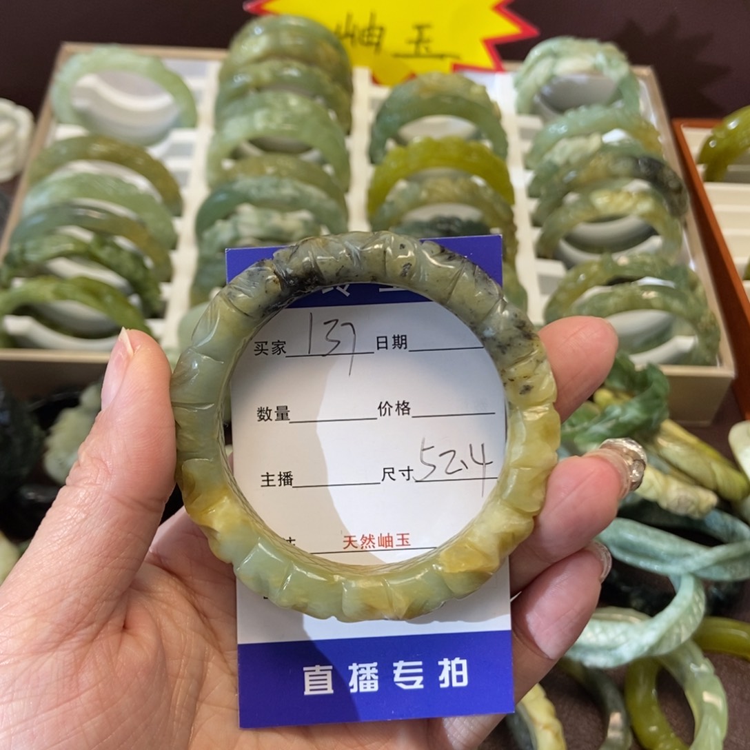 蛇纹石玉手镯未镶嵌