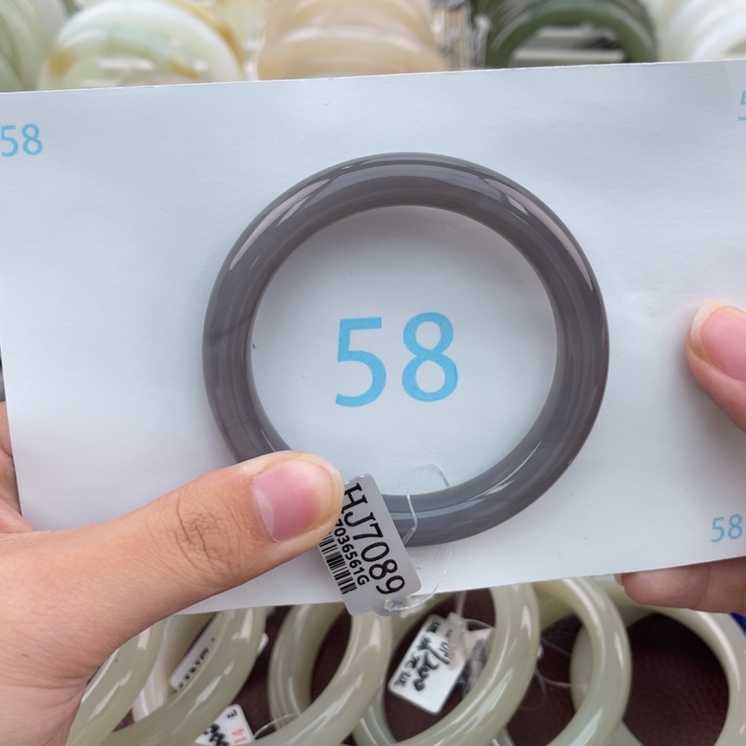 和田玉手镯未镶嵌安****见