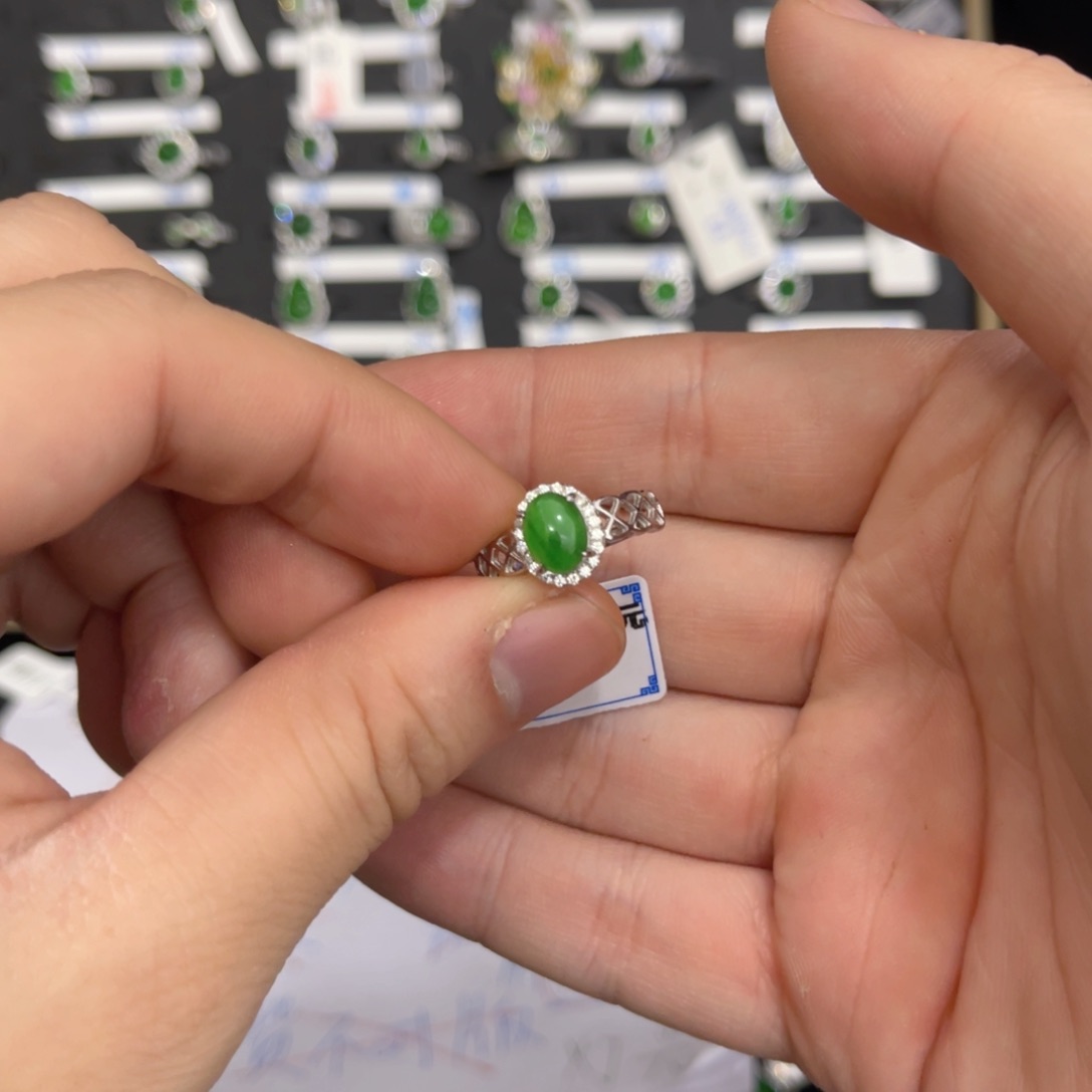 翡翠戒指银S925镶嵌翡翠戒指