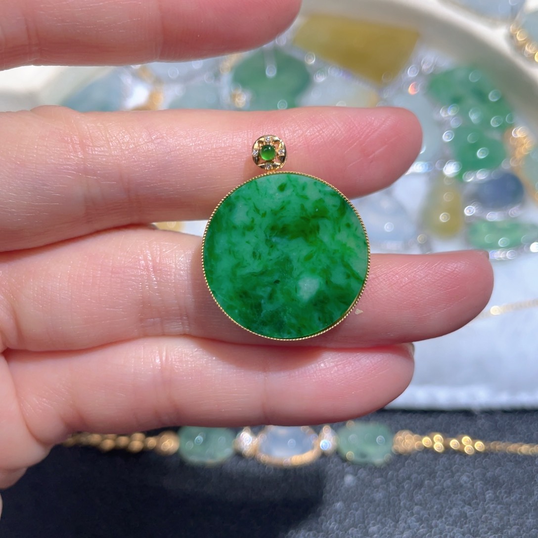 翡翠颈饰18K金镶嵌翡翠