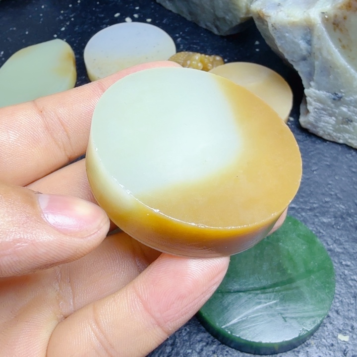 雪***风和田玉（糖玉）未镶嵌珠宝奇石