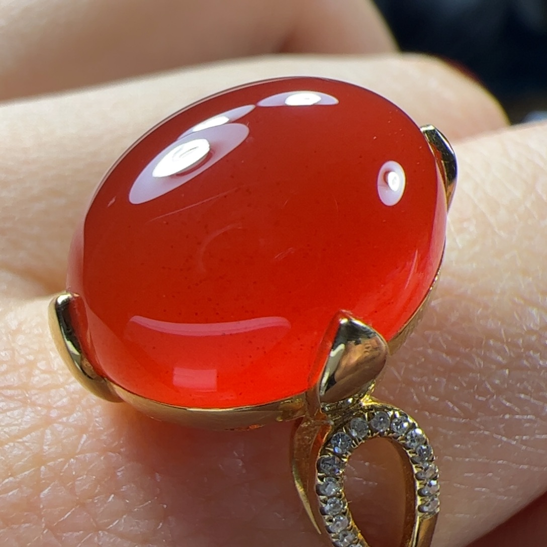 南红玛瑙冰红女戒18K金镶嵌