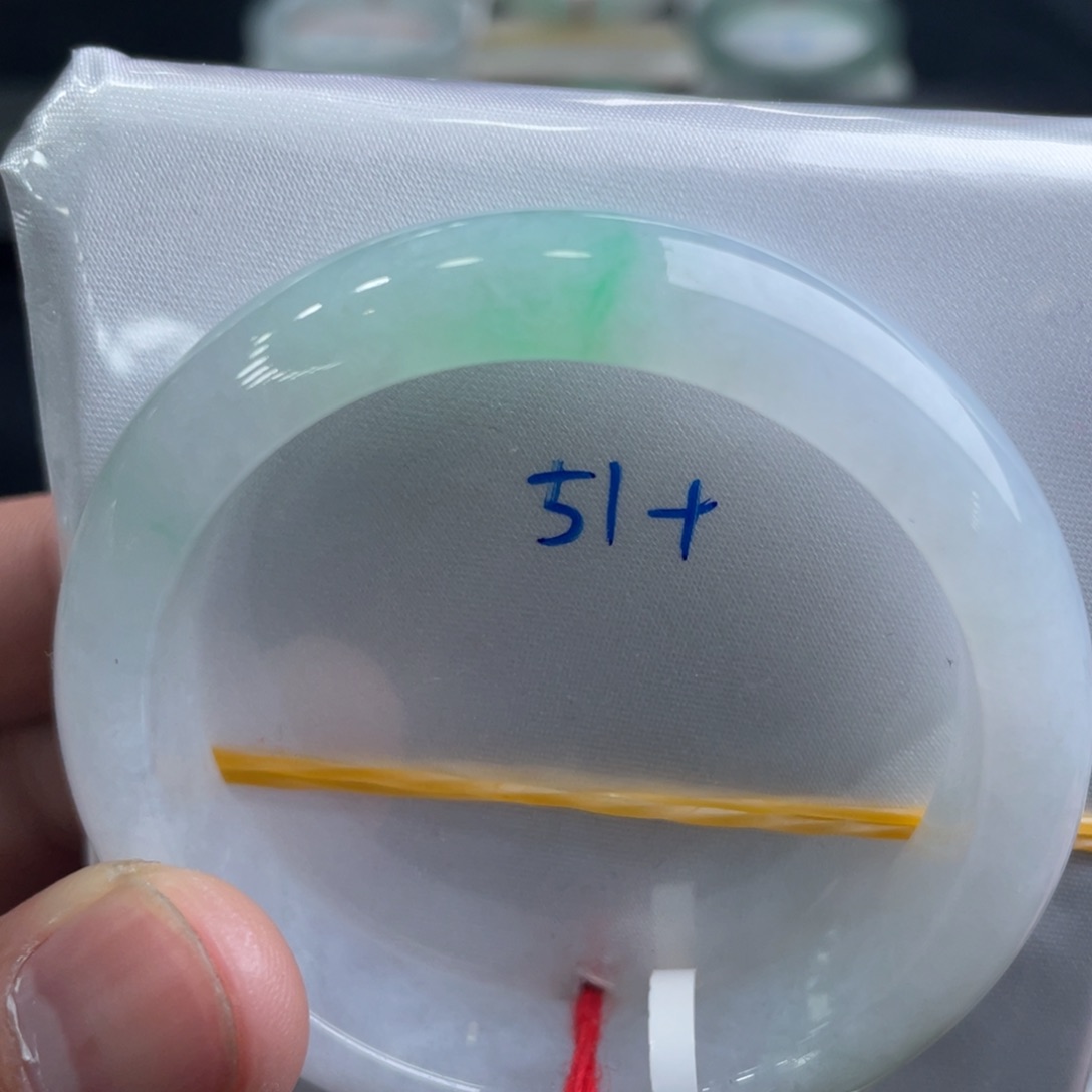 翡翠手镯未镶嵌翡翠手镯