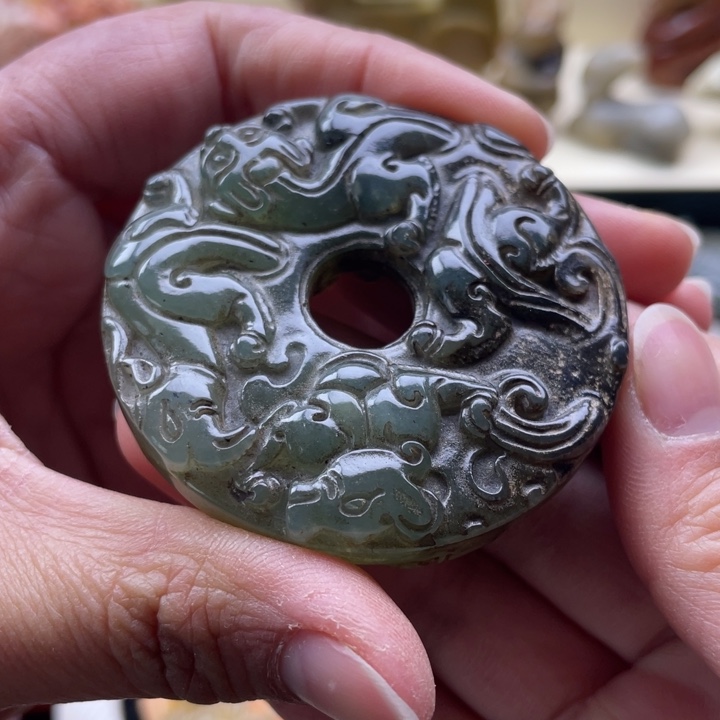 蛇纹石玉未镶嵌颈饰