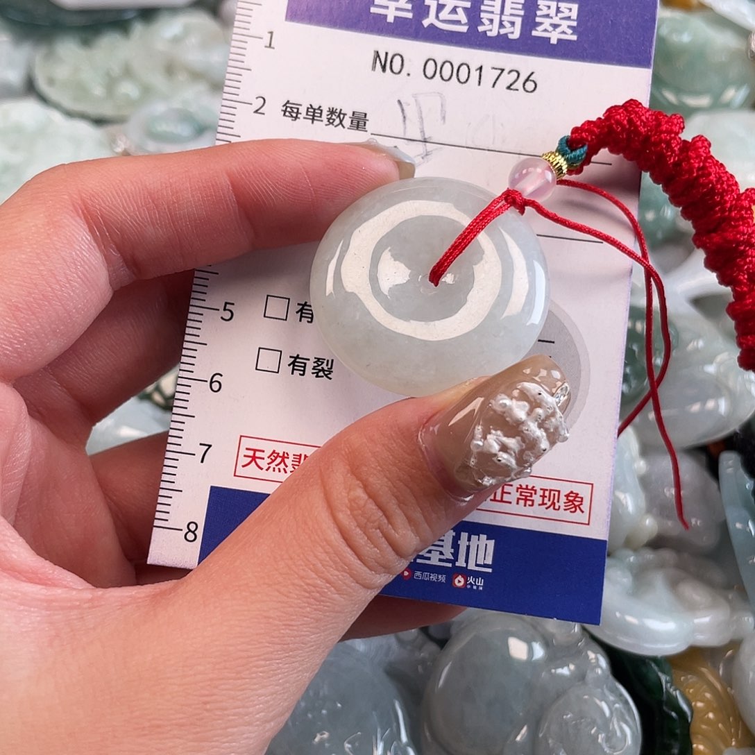 是***.翡翠未镶嵌颈饰1726