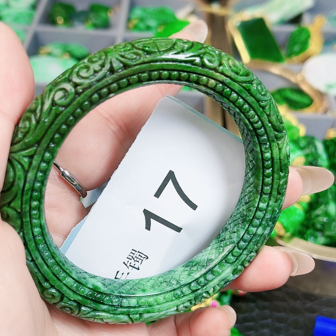 翡翠颈饰未镶嵌手镯58-60