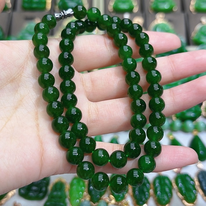 和田玉（碧玉）项链未镶嵌卡八菠菜绿项链