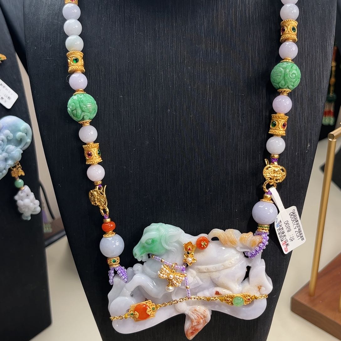 【闪购商品】翡翠吊坠(赠链)未镶嵌骏马