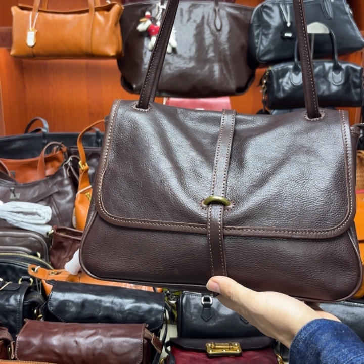 头层牛皮咖啡色30邮差