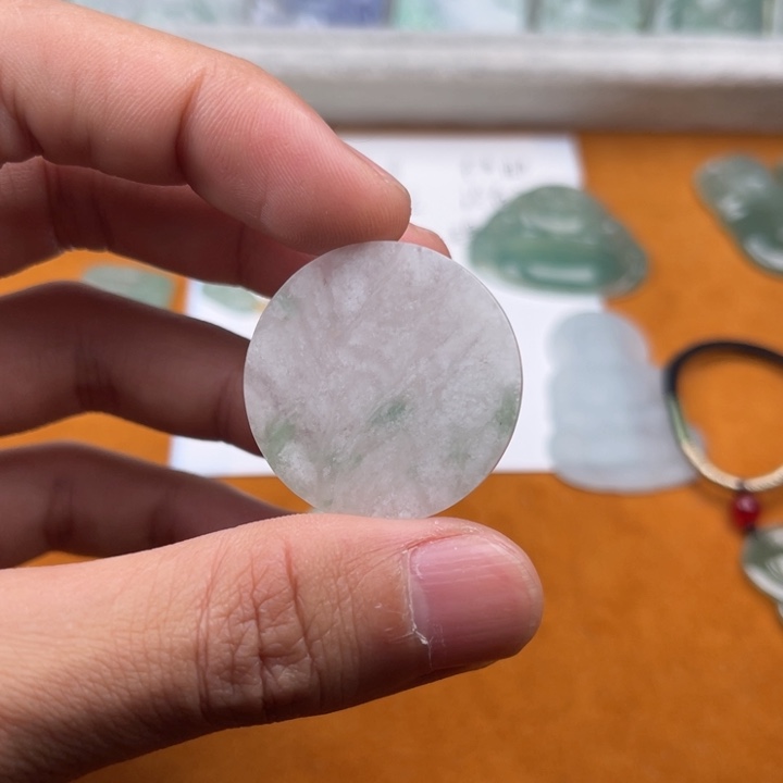 翡翠颈饰未镶嵌无事牌