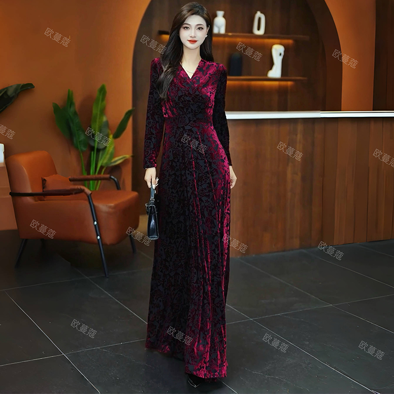 贵族紫高档烧花大摆连衣裙女秋季新款气质高级感高腰显瘦过膝长裙
