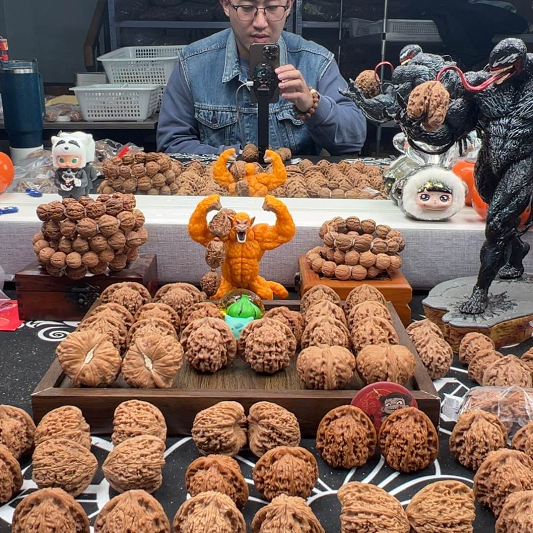 ****呢文玩核桃吊坠龙枪