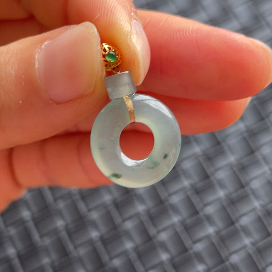 翡翠颈饰18K金镶嵌圈