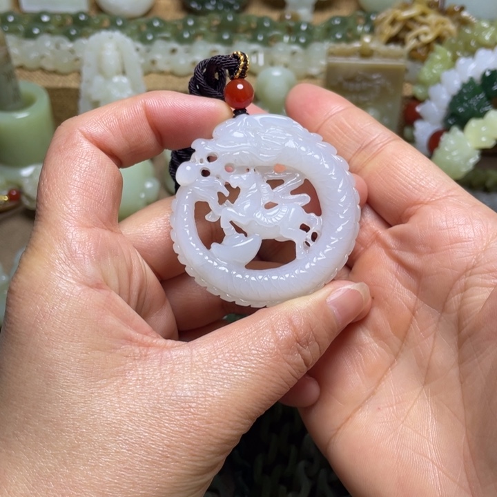 和田玉未镶嵌颈饰