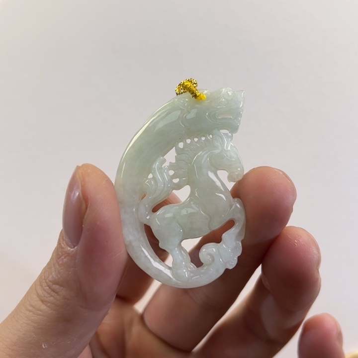 翡翠吊坠(赠链)未镶嵌