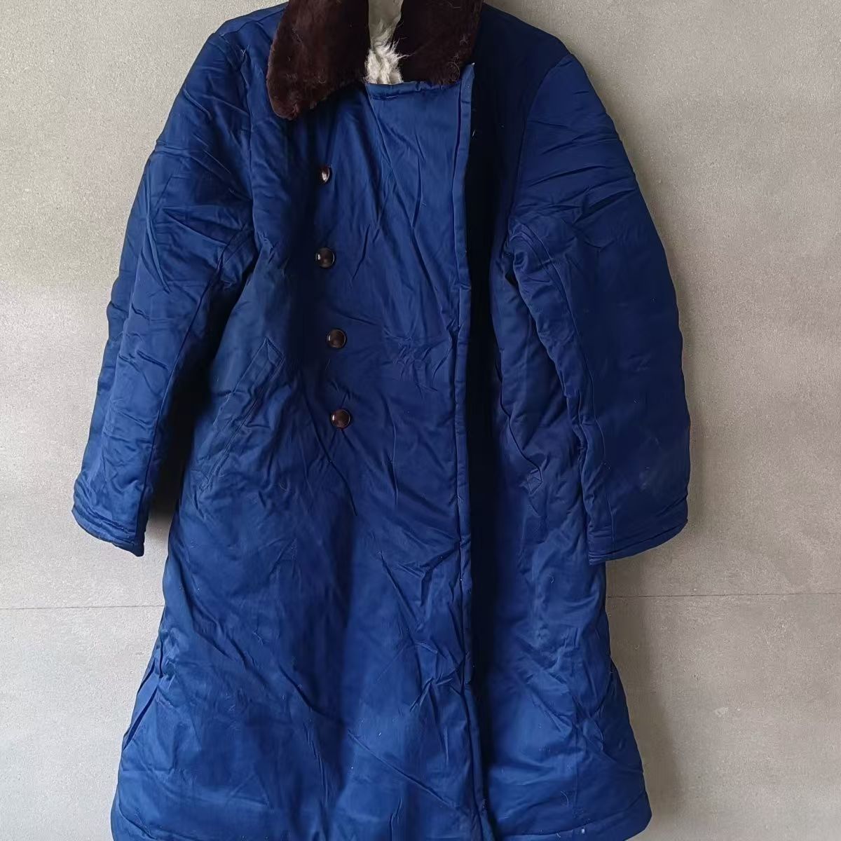 冬季防寒保暖皮毛一体胶木扣海款冰款毛大衣