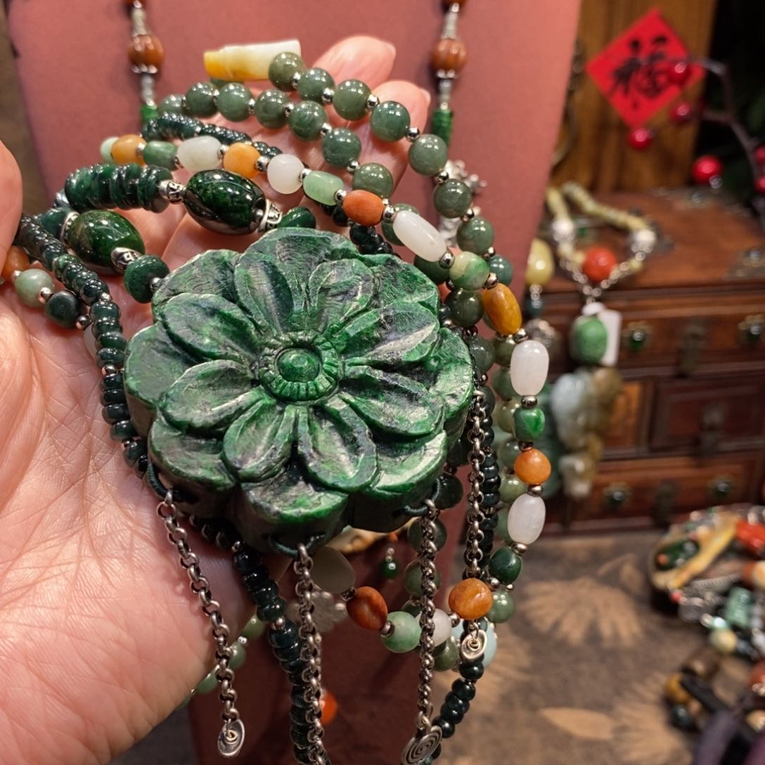 翡翠吊坠(赠链)未镶嵌