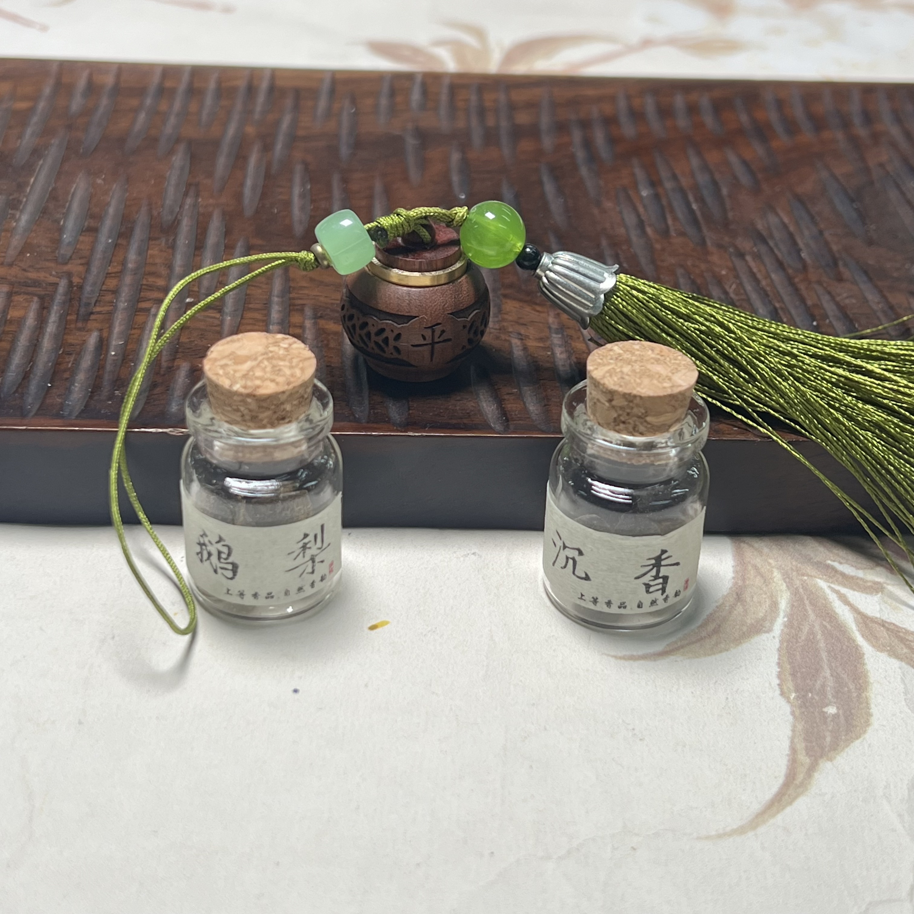 【北野珠宝】天然花梨木灯笼挂件-配两瓶香丸B70H-505尺寸22*20mm+