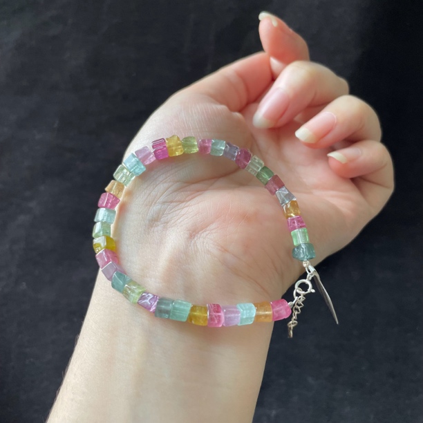 花仙子荧光色方糖5+mm手链
