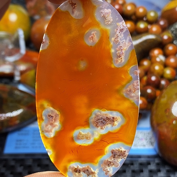 李***发玛瑙/玉髓未镶嵌颈饰