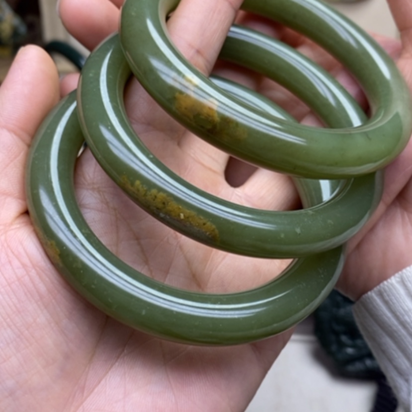【闪购商品】和田玉手镯未镶嵌微**九