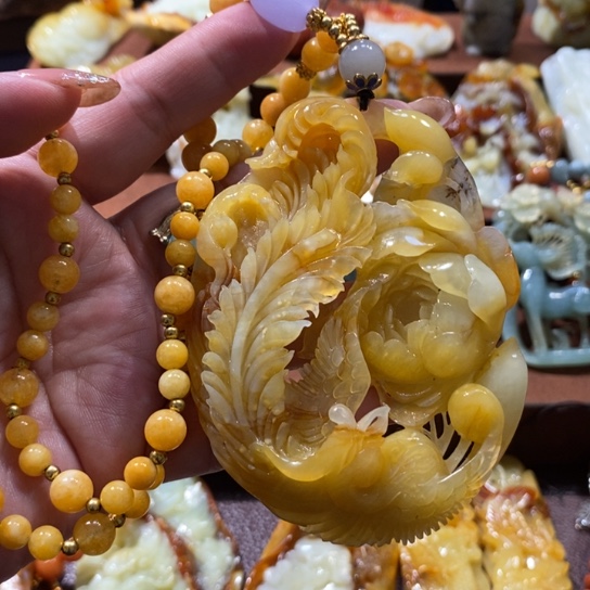 B***e蛇纹石玉未镶嵌颈饰