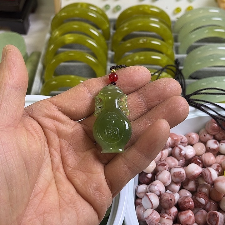 合金蛇纹石玉颈饰
