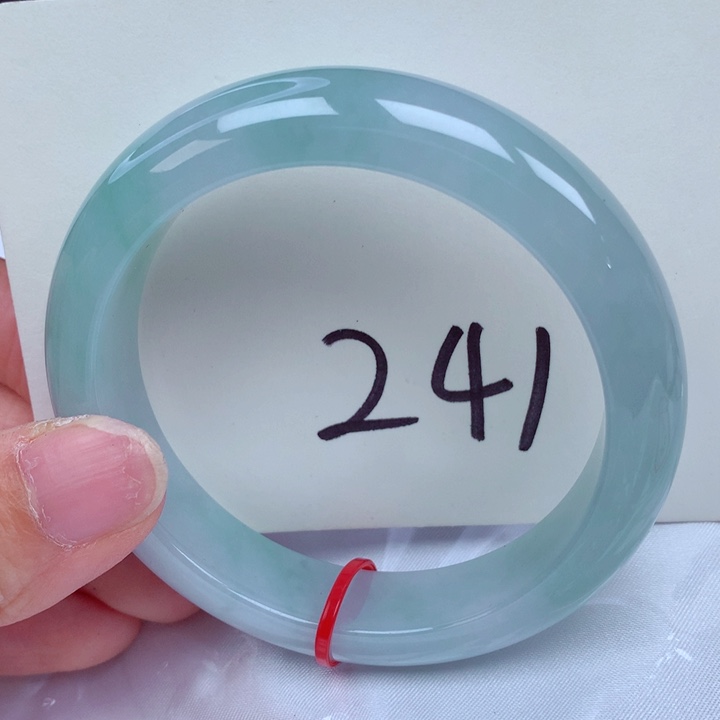 翡翠手镯未镶嵌翡翠