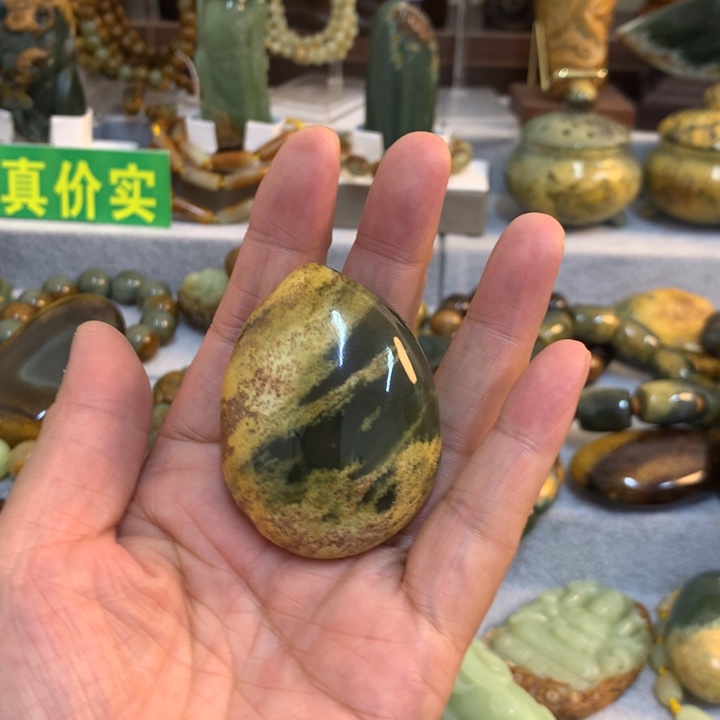 乙***¹岫岩河磨玉（透闪石质玉）未镶嵌把件