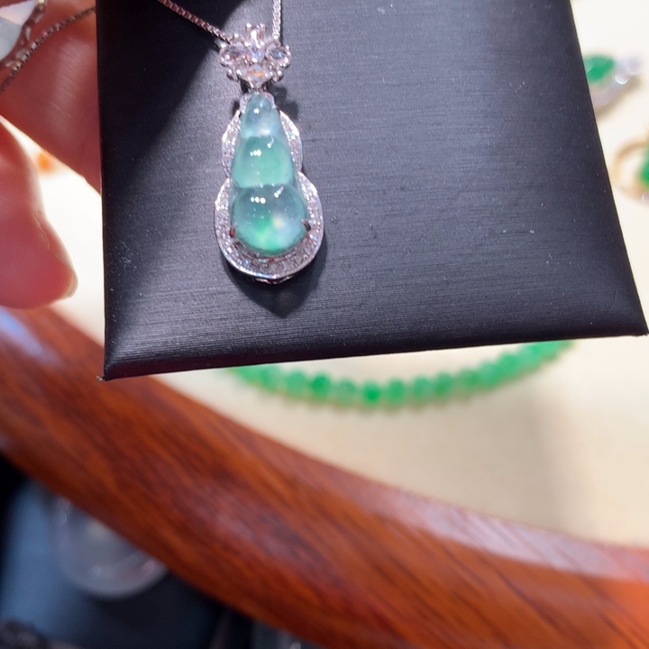 【闪购商品】翡翠颈饰18K金镶嵌翡翠